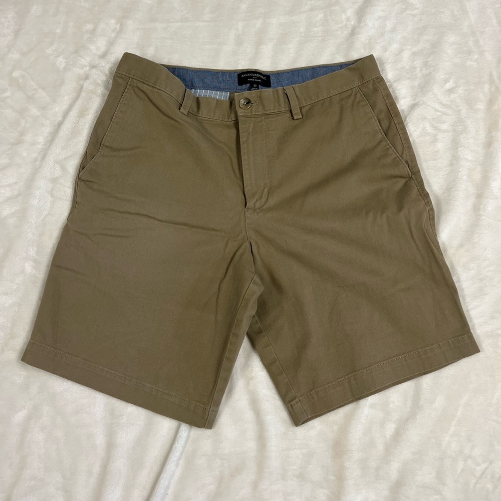 Banana Republic men’s Aidan Short 33” w/ 9” inseam, brown/beige